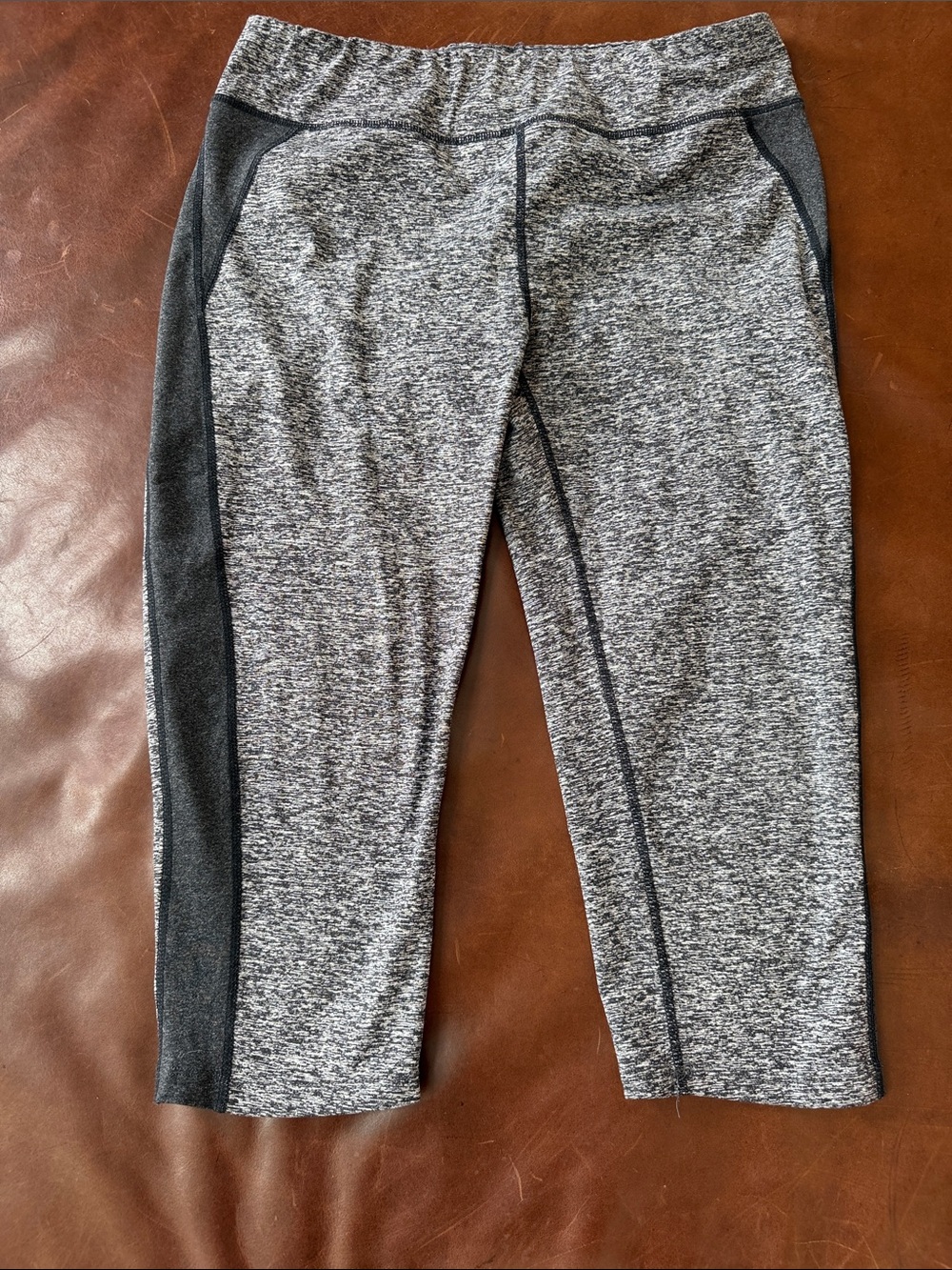 oiselle Heather Gray Cropped Leggings with Dark Side Panels